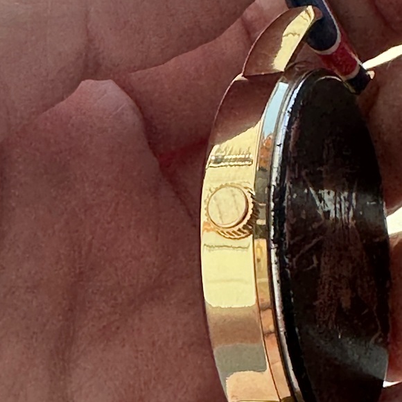 GUCCI G-Timeless Dial blue,red and white  Strap new - Picture 13 of 17